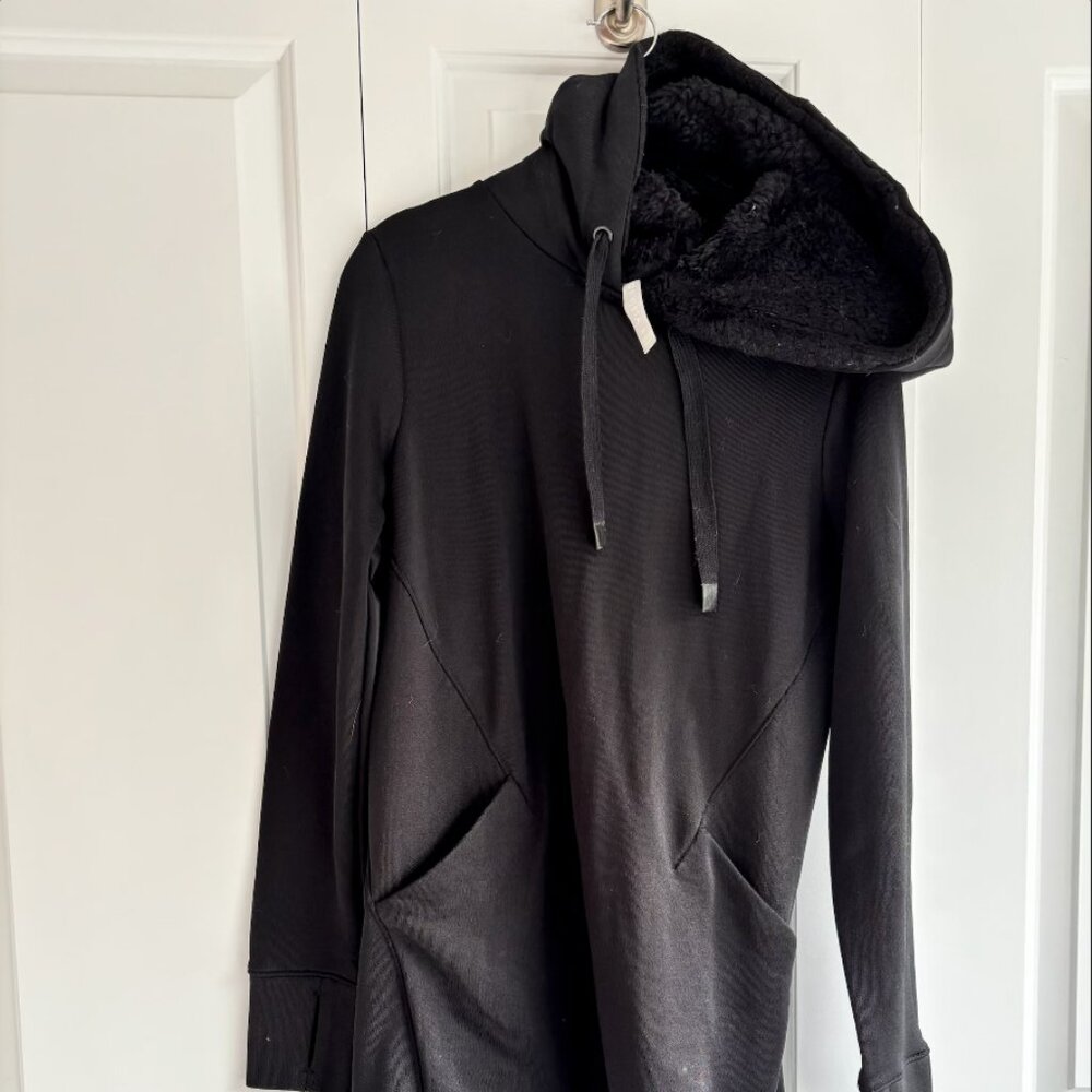 Athleta black sweatshirt dress with fleece lining in hood